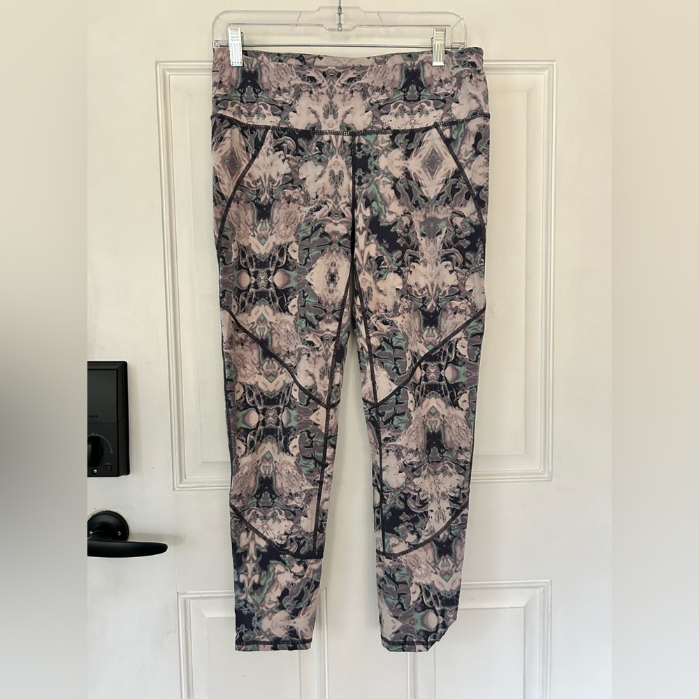 Printed High-Waist Leggings in Mauve and Black
